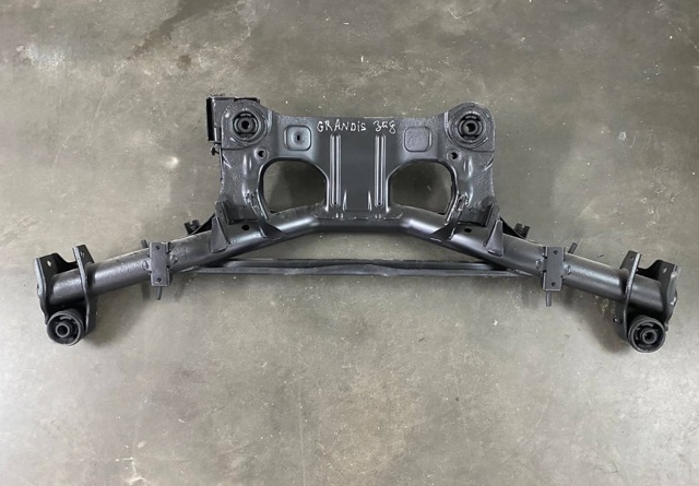Поперечка задней подвески 4100A011 MITSUBISHI
