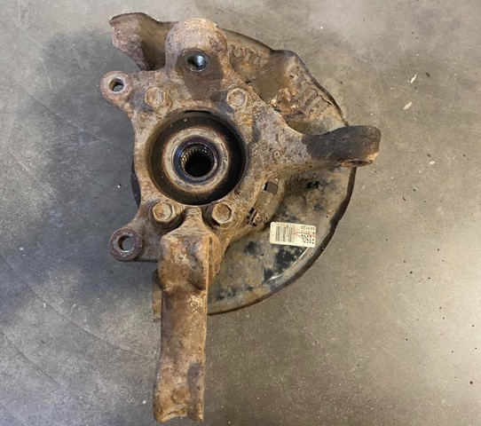 Цапфа поворотная левая 4321202170 TOYOTA