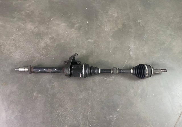 Полуось передняя, правая 4341006A40 TOYOTA