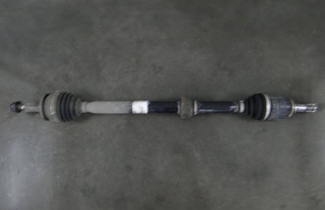 Полуось передняя, правая 4346009X60 TOYOTA