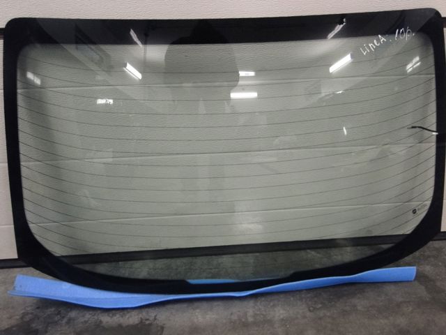 Стекло заднее Fiat Linea