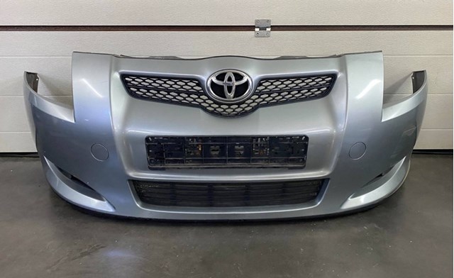 Бампер передний в сборе 5211902970 TOYOTA