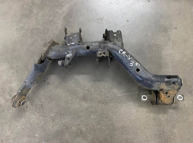 Рычаг задней подвески нижний, правый 52370SWAA10 HONDA