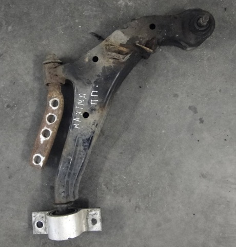 Рычаг передней подвески нижний, правый 545002Y411 NISSAN