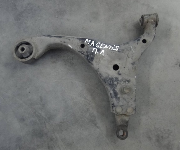 Нижний правый рычаг передней подвески 545012G001 HYUNDAI