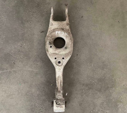 Балансир задний нижний, правый 552203Q110 HYUNDAI