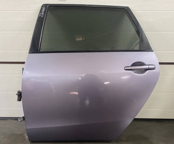 Дверь пассажирская задняя левая Mitsubishi Grandis