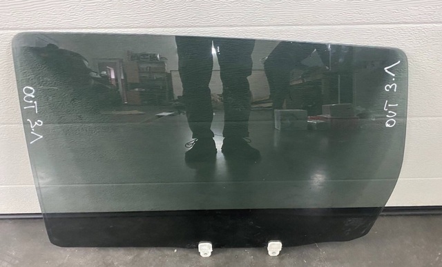 Стекло задней двери, левой 5736A021 MITSUBISHI