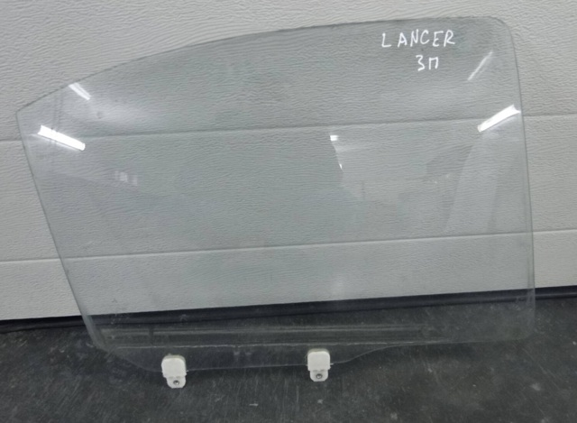 Стекло заднее правое 5736A026 MITSUBISHI