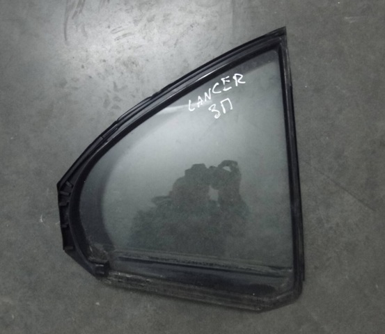 Задняя форточка правая 5740A018 MITSUBISHI