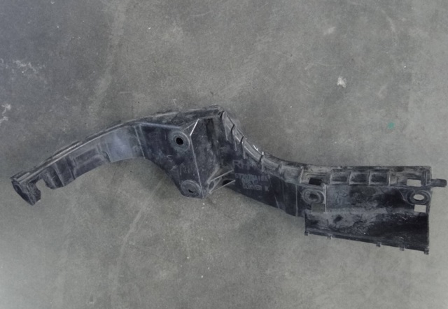 Крепление бамера правое 57707XA16A SUBARU