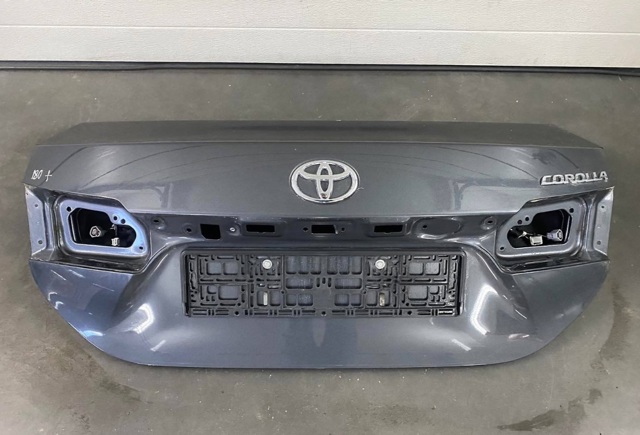 Крышка багажника 6440102A31 TOYOTA