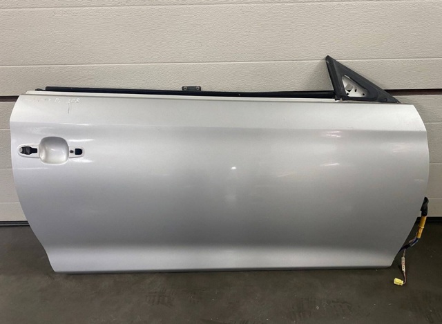Пассажирская передняя дверь 67001AA070 TOYOTA