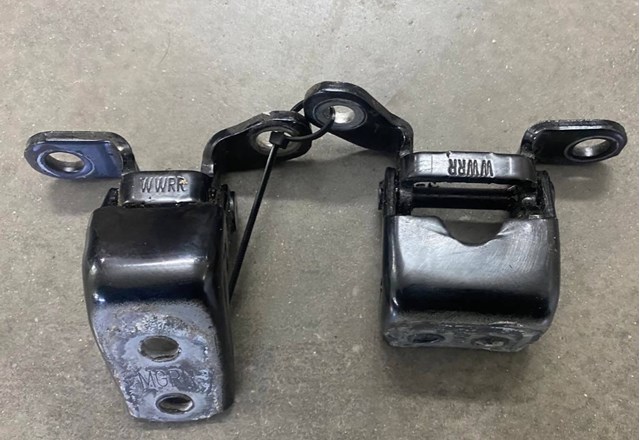 HONDA 67920SWWE01ZZ Петля двери задней правой в наличии Винница