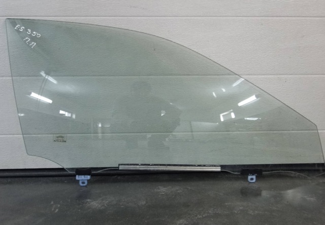 Стекло передней двери, правой 6810133151 TOYOTA