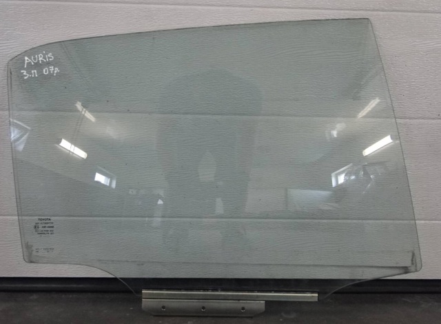 Стекло заднее правое 6810302210 TOYOTA