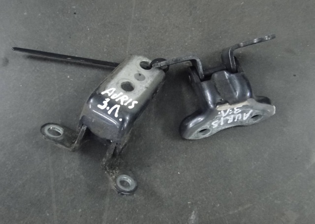 Петля задней левой двери 6876020120 TOYOTA