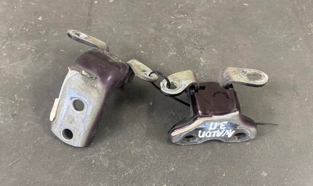 6877004010 TOYOTA Петля двери задней правой купить в Черкассы