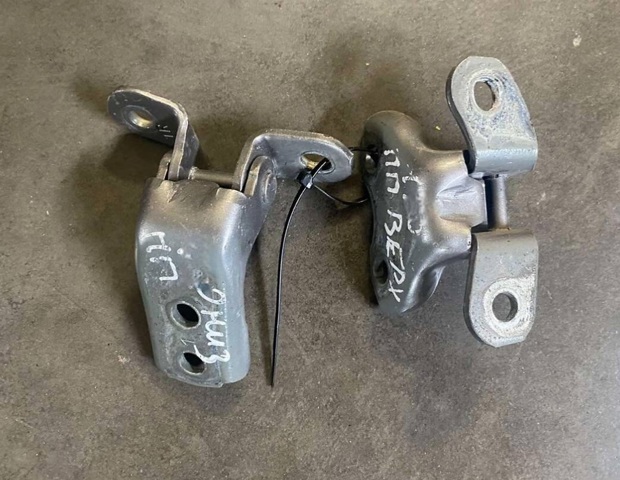 6878052031 TOYOTA Петля двери задней левой купить в Львов