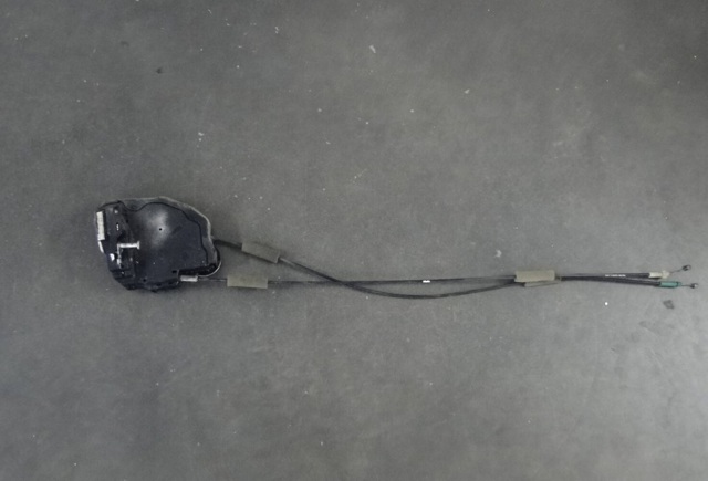 Замок двери задней правой 6905006100 TOYOTA