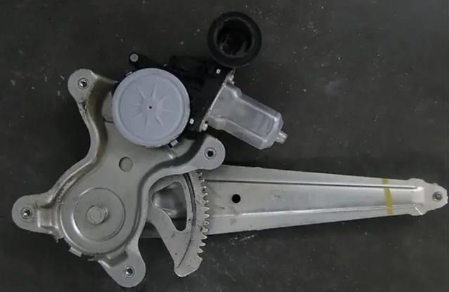 Стеклоподъемник Toyota Corolla