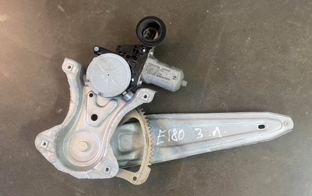 Механизм стеклоподъемника двери задней, левой 6984002640 TOYOTA