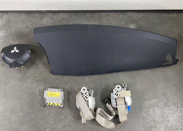 Подушка безопасности (AIRBAG) пассажирская 7030A071 MITSUBISHI