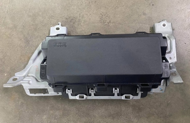 Эйрбэг защиты коленей нижняя 7030A073XA MITSUBISHI