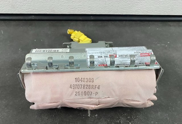 Подушка безопасности, пассажирская 7030A836 MITSUBISHI