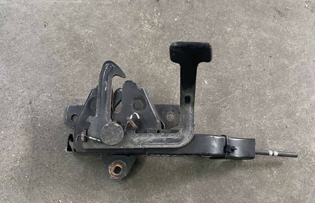 7111031001 SSANG YONG Замок капота купить в Кривой Рог