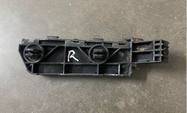 Направляющая переднего бампера, правая 71193SWA003 HONDA
