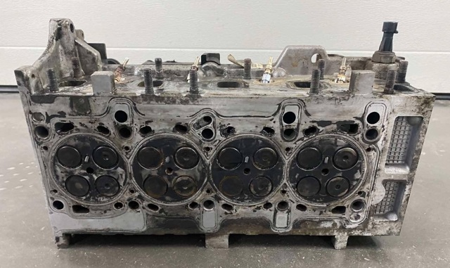 Головка блока цилиндров (ГБЦ) 71724179 FIAT