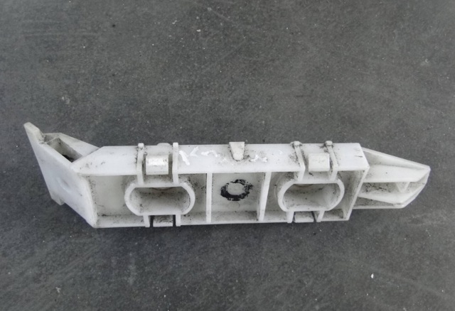 Крепление бампера переднего 7173165J00 SUZUKI