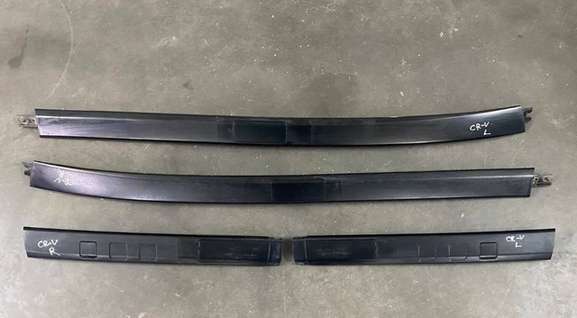 Молдинг крыши, передний правый 75230SWA003 HONDA