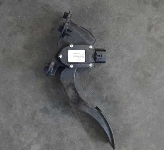 Педаль акселератора 7T439F836AC MAZDA