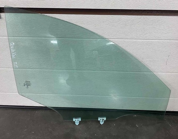 Стекло двери передней правой 803004EA0A NISSAN