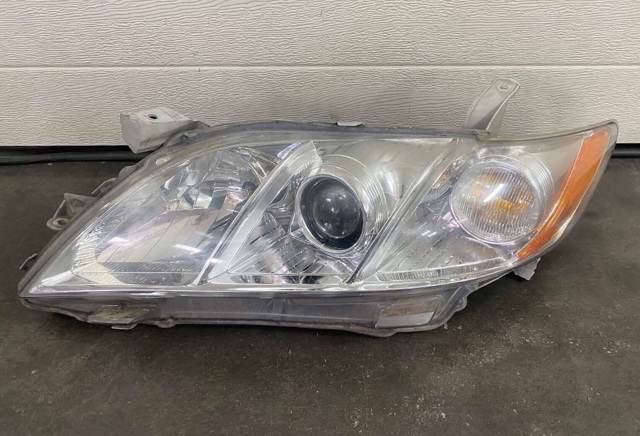 Фара левая 8115006201 TOYOTA