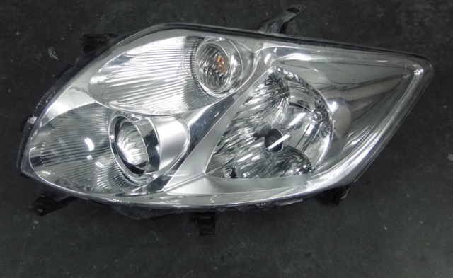 Фара левая передняя 8117002460 TOYOTA