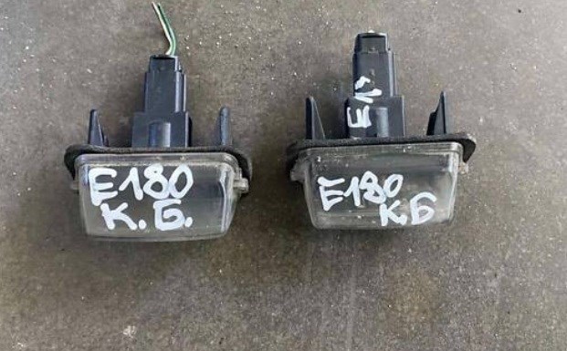 Фонарь подсветки заднего номера 812700D120 TOYOTA
