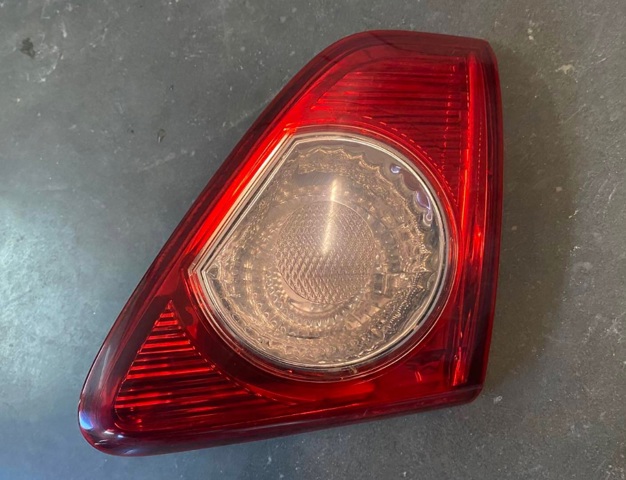 Фонарь задний правый, внутренний 8158112110 TOYOTA
