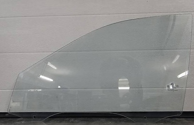 Окно (передней двери) двери 824102G000 HYUNDAI