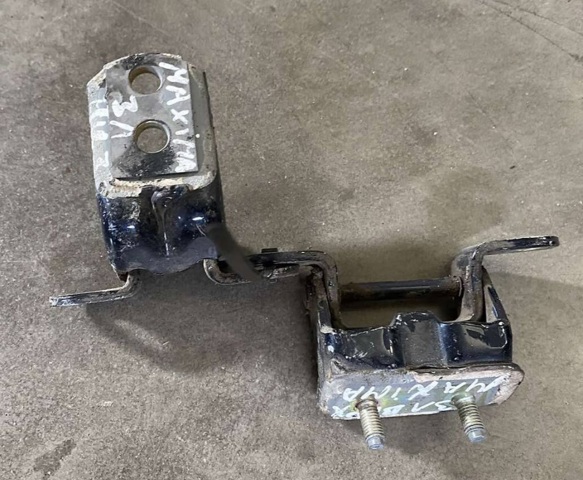 Петля двери передней правой 824214P000 NISSAN