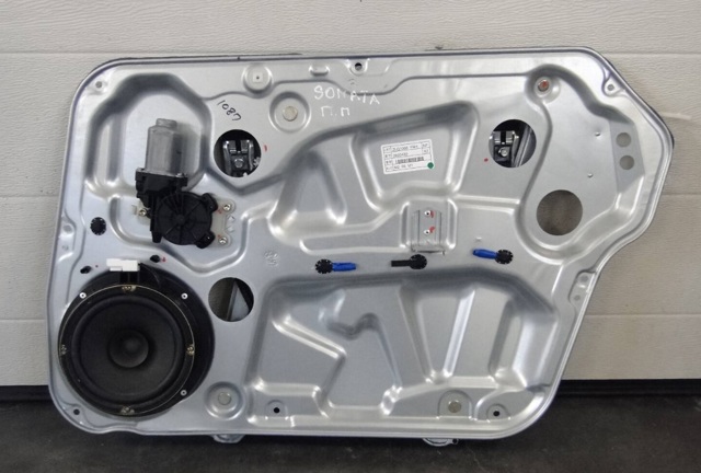 824603K001 HYUNDAI Мотор стеклоподъемника двери передней правой купить в Черновцы
