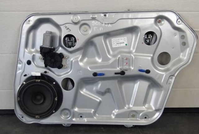 Панель-щека двери передней, правой 824813K501 HYUNDAI