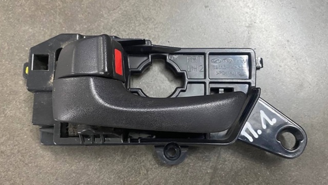 Ручка двери передней внутренняя левая 826103K520HZ HYUNDAI