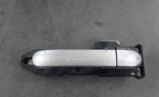 Держатель наружной ручки двери, задней левой 82611AX622 NISSAN