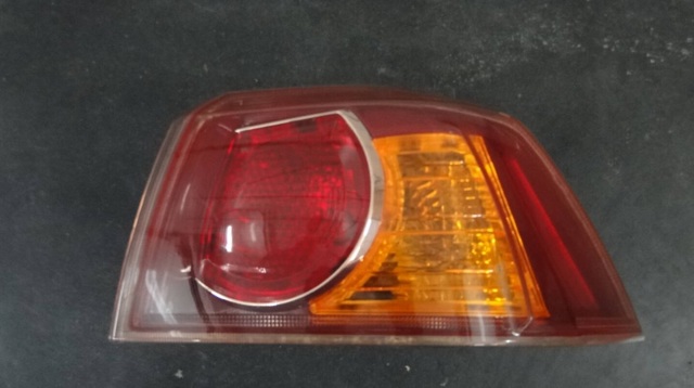 Задний правый внешний фонарь 8330A110 MITSUBISHI