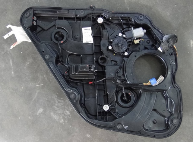 Стеклоподъемник задней левой двери 834713Q000 HYUNDAI