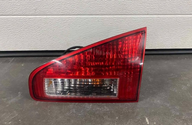 SUBARU 84251XA02A Фонарь задний правый внутренний в наличии Полтава