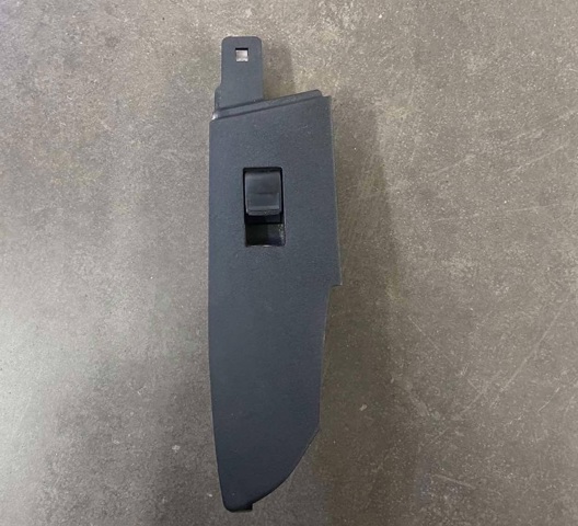 Кнопка стеклоподъемника передняя правая 848100D030 TOYOTA